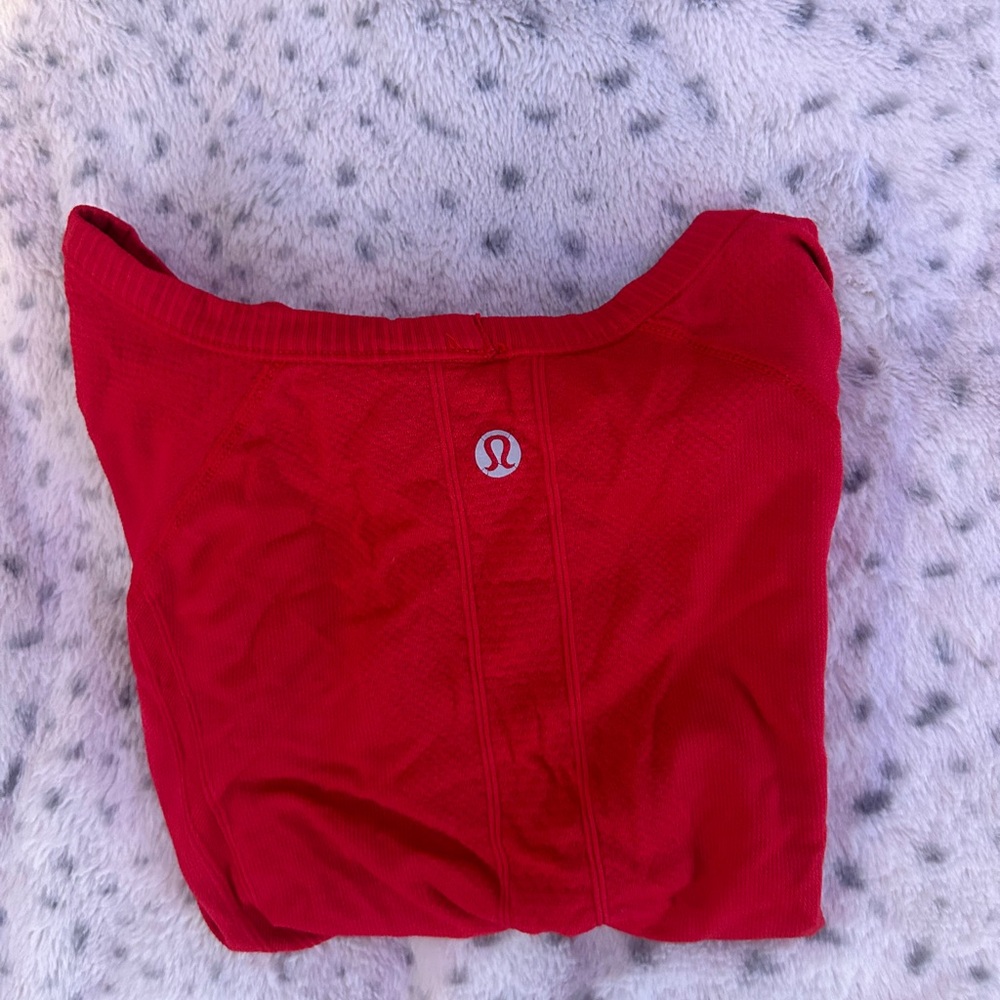 Red swift tech short sleeve size 6